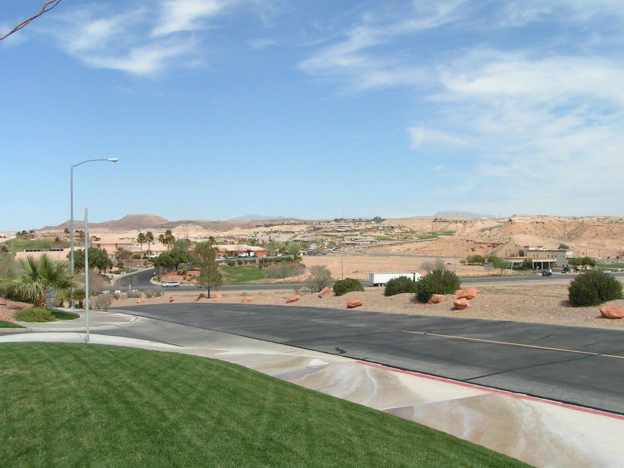Mojave Edge Hotel Мъскийт Екстериор снимка